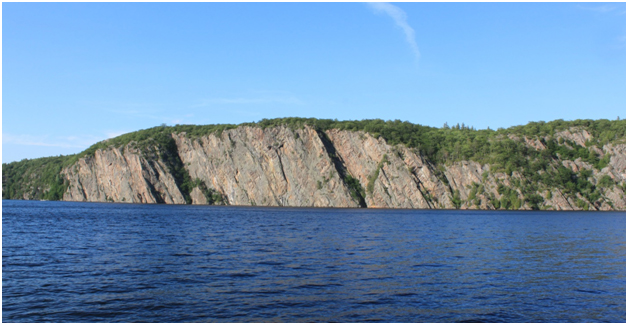 Bon Echo Provincial পার্কে আমাদের ২০১৩ ক্যাম্পিং এর সময় তোলা ১ টি ছবি। Mazinow Lake about 100 miters high cliff.